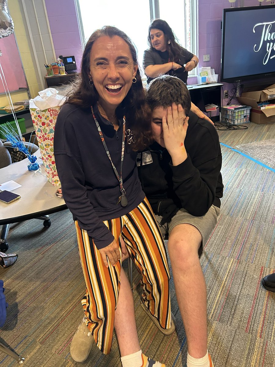 The influence of a teacher can never be erased! Mrs. Seibert, Slate Hill RockSTAR SLC teacher, has made a lasting impact on these amazing students and their families! We will miss❤️ her! #itsworthit #theSlate⭐️🤩