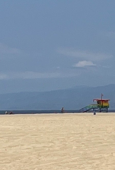 GeorgesLangRTL's tweet image. Je quitte avec regret le sable de #VeniceBeach, et en même temps l’énorme plaisir de vous retrouver vendredi prochain 23 mai pour les 52 ans des #Nocturnes de 23h à 2h du matin. Pour rappel, c’est vous auditrices, auditeurs, followeuses et followers qui programmerez l’émission.