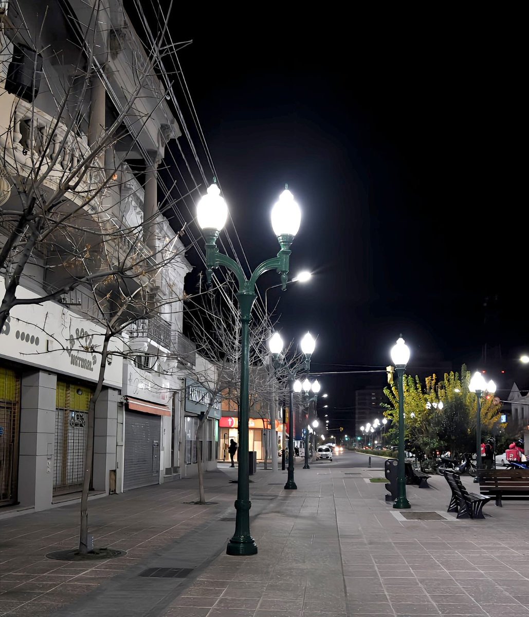 gerardomerinotw's tweet photo. ILUMINACIÓN DE LA PEATONAL LUIS GAZIN

💡Seguimos recuperando nuestros espacios públicos, donde la iluminación de la ciudad cumple un rol fundamental. https://t.co/vF8NQEA8Ui