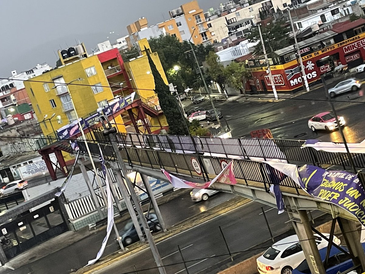vanirinra's tweet photo. @SSC_CDMX quisiera reportar estas lonas en circuito interior esq con Tamagno Peralvillo , Cuauhtemoc pueden provocar algún accidente https://t.co/uPHXdOpcz3