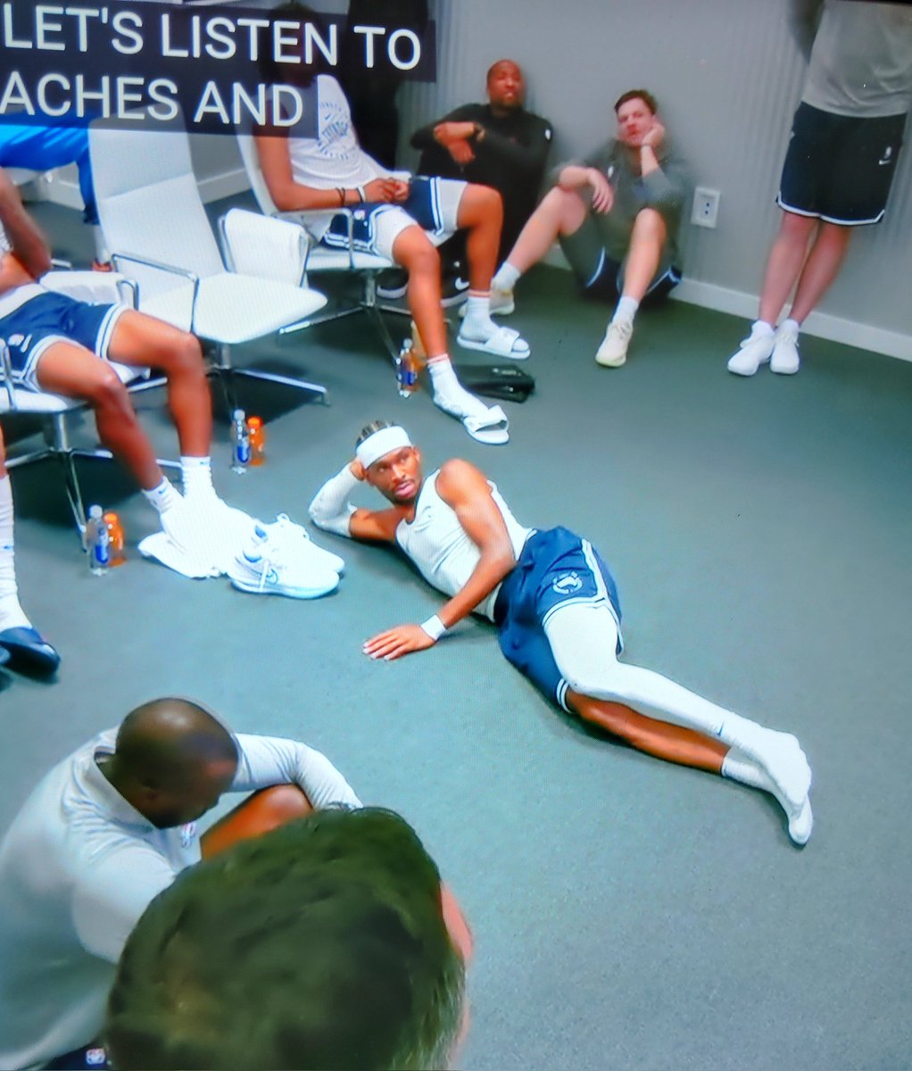 ReginaldSherro3's tweet photo. Wtf is @shaiglalex doing 😂🤣😂 https://t.co/V6JLD7X3aB