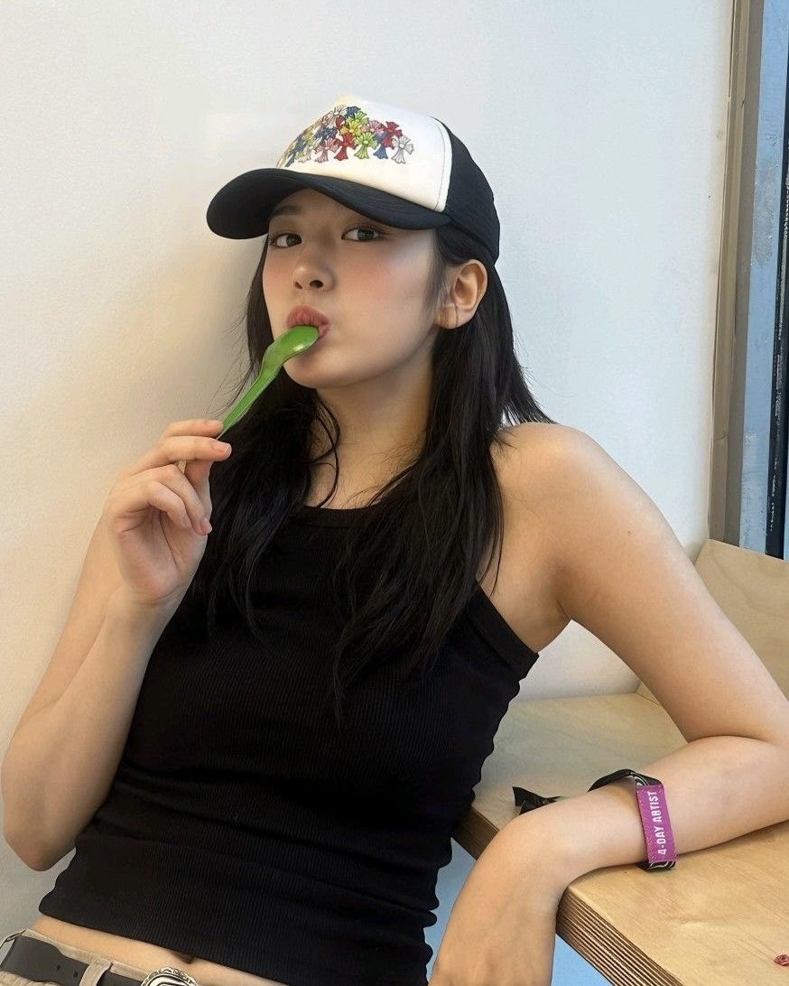 wdlCALLME's tweet photo. ⠀

‘นี่เธอ … กินไอศครีมสตรอว์เบอร์รี่ชีสเค้กเป็นมื้อเช้าเหรอ ?’

“ใช่ ผิดกฎหมายข้อไหนด้วยหริอไง”

               ↱ #MapleEnt

⠀ https://t.co/jDcI2aWwYB