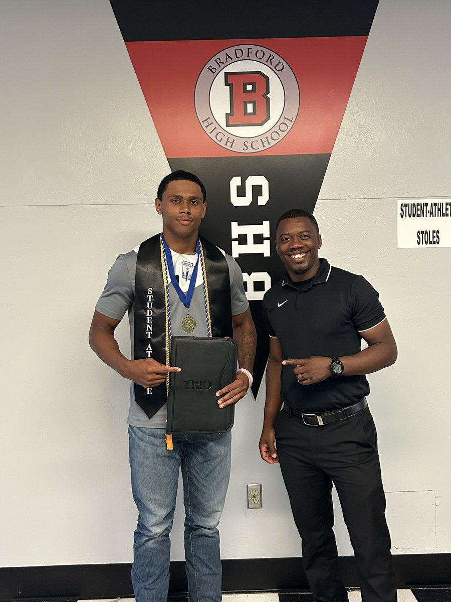AthleteFirstMG's tweet photo. Congratulations to #AFMG athlete @jeremiahmcknz  for all of his high school accomplishments at Bradford High School. https://t.co/doACkQ2XUF