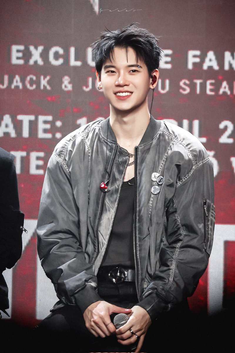 สุดหล่อยิ้มหวาน

RTForYin10K
#yinyin_anw <a href="/yinyin_anw/">Yinyin</a> #หยิ่นวอร์ Yin Anan