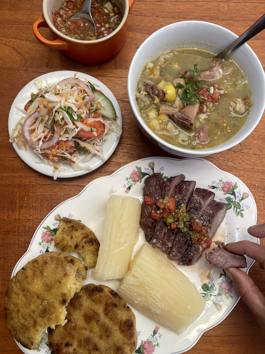 Atención a todos los santandereanos en Bogotá o a los amantes de su gastronomía tradicional. Voy a vender por encargo mute y carne oreada con ají, yuca, arepa y ensalada el sábado 31 y domingo 1. A domi o para recoger.