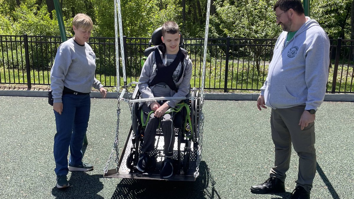 DeepwoodLake's tweet photo. Fun was had by all at #BroadmoorSchoolβs annual LEEP picnic at the #AllInclusive Clark Family #Adaptive Activity and Learning Center! Learn about #ChildrenServices at https://t.co/CAsNLEvgIA. #EmpowerEngageEnrich https://t.co/ybAdMIeUr3