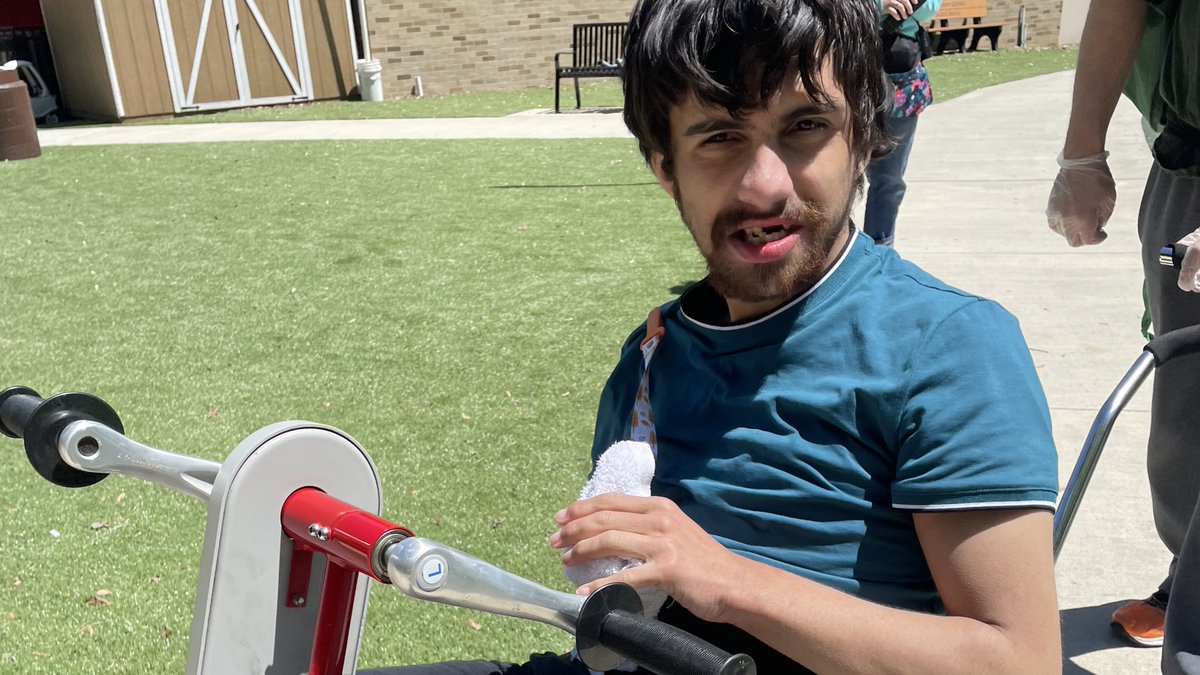 DeepwoodLake's tweet photo. Fun was had by all at #BroadmoorSchoolβs annual LEEP picnic at the #AllInclusive Clark Family #Adaptive Activity and Learning Center! Learn about #ChildrenServices at https://t.co/CAsNLEvgIA. #EmpowerEngageEnrich https://t.co/ybAdMIeUr3