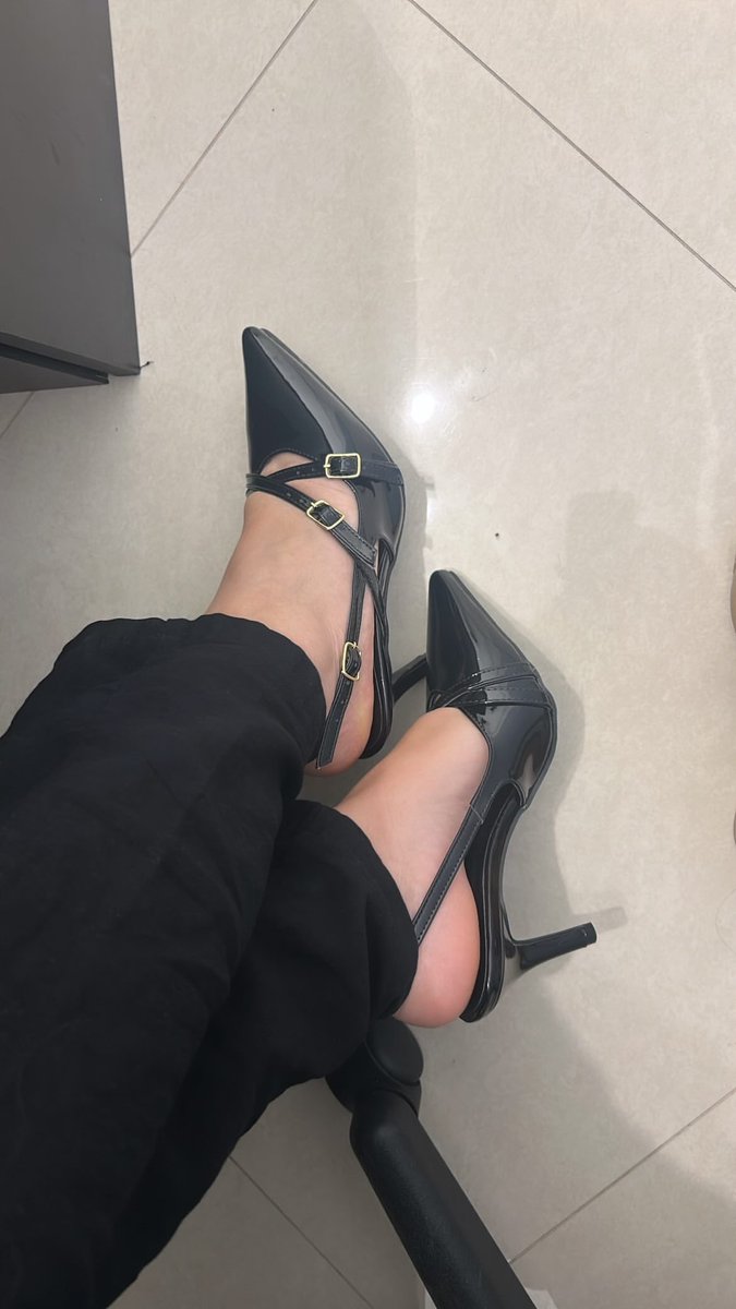 spaisyboss's tweet photo. @ohmy_beautybank Sepasang Caroline Mules heels 7 cm, kemarin beli di toko oren sekitar 200 ribu an https://t.co/gYF15qwmT1
