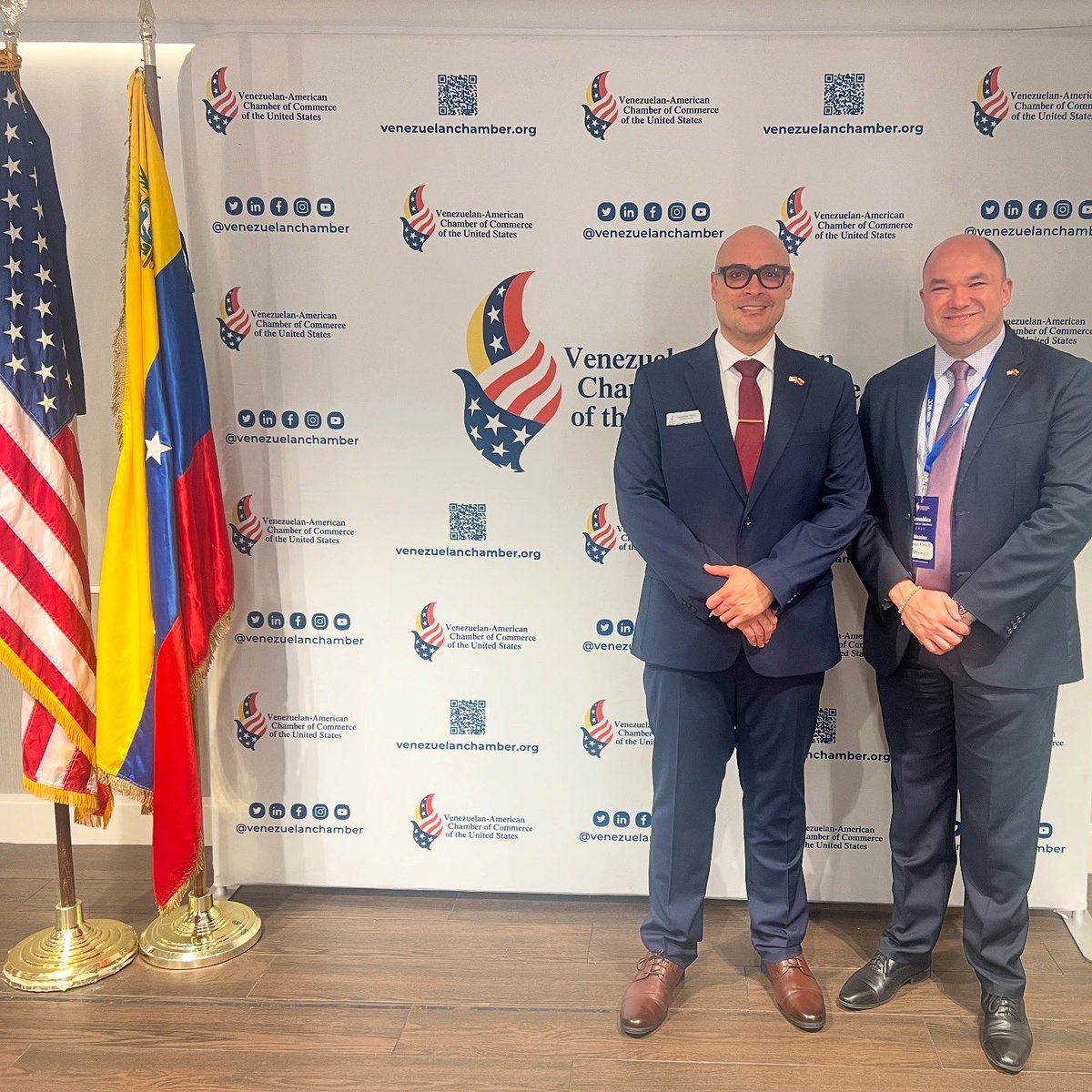 fuenmayorja's tweet photo. Con orgullo acompañamos la juramentación de la nueva Junta Directiva 2025–2026 de la Venezuelan-American Chamber of Commerce (VACC), un equipo comprometido con el desarrollo, la conexión y el progreso.

#Juramentación #LatinosEnUSA
@leotrechi @venezuelanchamber @frankcarrenovoz https://t.co/pvjnQ4EnLt