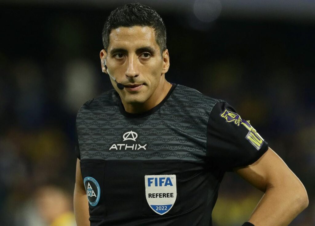 eltanopop's tweet photo. El árbitro más ladrón del fútbol Argentino. https://t.co/C7kEuomv4f
