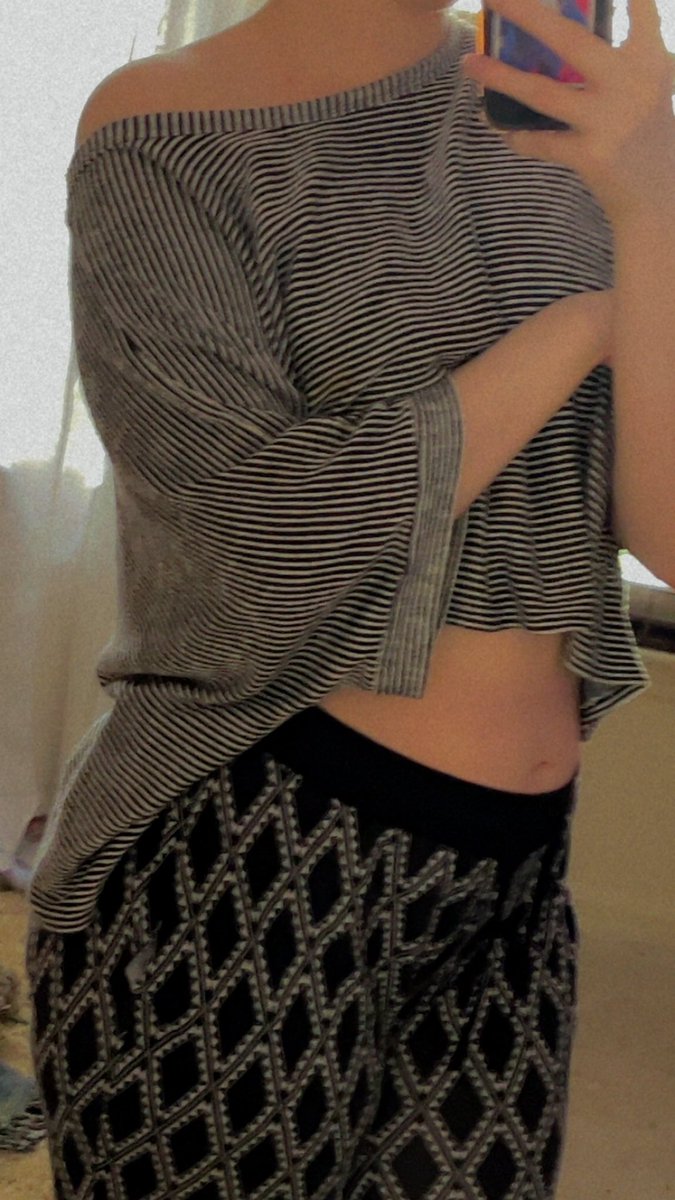 The comfy fit 🖤🖤 (yes I’m mix-matched shh it’s a lazy day)