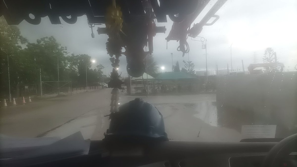 ฝนตกใครเขาทำงานกัน..โรงแยกก๊าซ