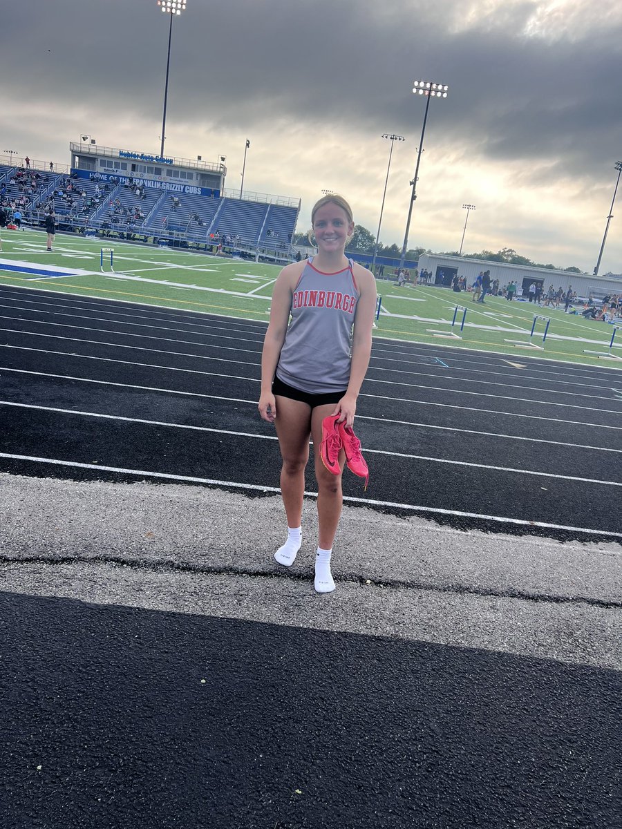 Kenna Streeval tied her own school record in the 100M dash with a 13.37 at the Sectional tonight‼️

She placed 6th overall in the race. 

Great job Kenna 👟💨