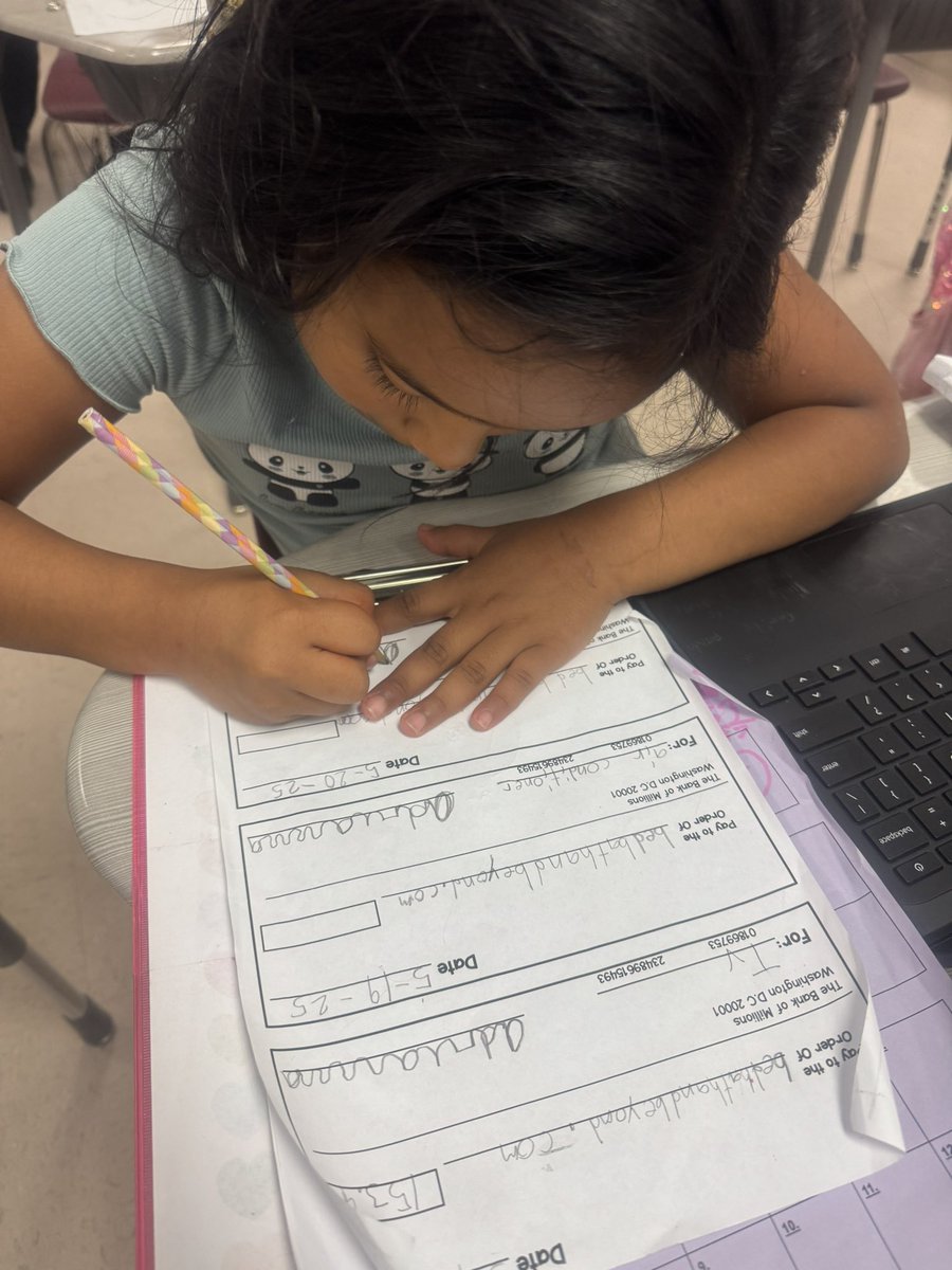 Roxologist's tweet photo. Yes, second and third graders CAN learn how to keep a ledger, write checks, and create slideshows! Most fun project every year:) #spendingAmillionBUCKS #financialLITERACY
@BluebonnetLions https://t.co/VEuWJD8Zl7