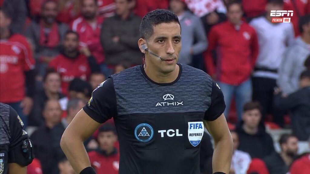 Gast0nt0's tweet photo. ✅ 6' de adición
✅ cobro todo lo inexistente para River y nada para Platense 
✅ perdono la roja a Acuña por doble amarilla
✅ separo a Mastantuono para que vaya al área y no de quede hablando (era falta)
✅ penal para river a ultimo minuto

Yael Falcon Perez, muchachos... https://t.co/vcYTwJVtiT