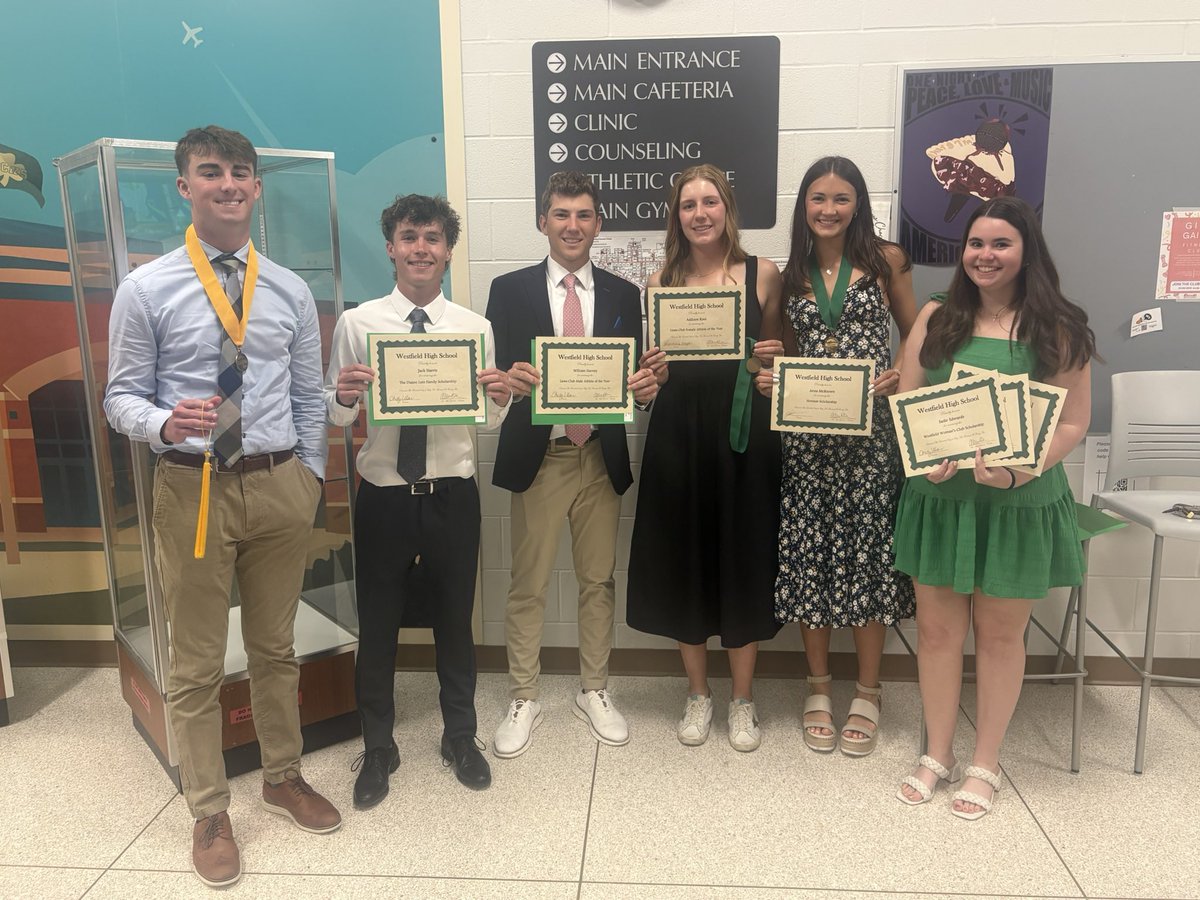 25’ Senior Awards Night.  Boys and Girls cleaning up!   Well deserved!   ☘️☘️☘️☘️