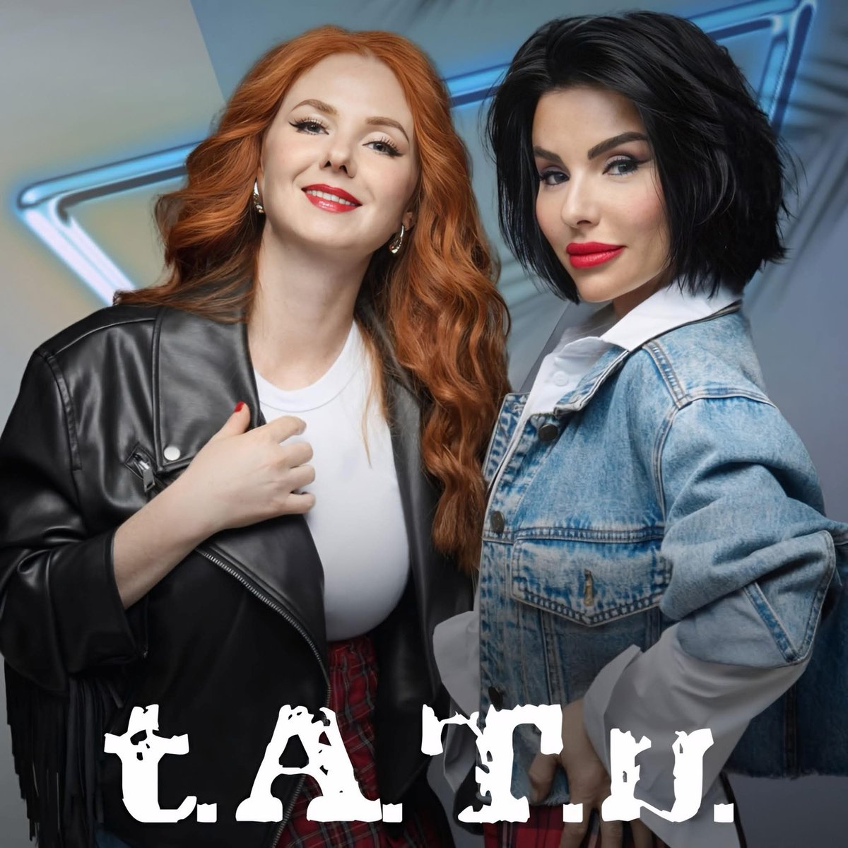 MerGarza's tweet photo. Ay que no mamen las TATU.
¿Cómo que quieren volver después de hacernos queerbating tantos años? Y que luego la Yulia (la pelinegra) se hizo política de derecha diciendo que no aceptaría a su criatura si fuera gay. Y Lena (la otra) si apoya a la comunidad. Bye NO. https://t.co/1yYzjF2osf
