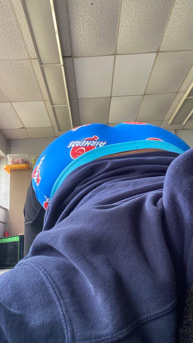 290Sagger's tweet photo. Who gotta taste 👅 for some airheads 🤣😊😜 https://t.co/7wcBxqChw3
