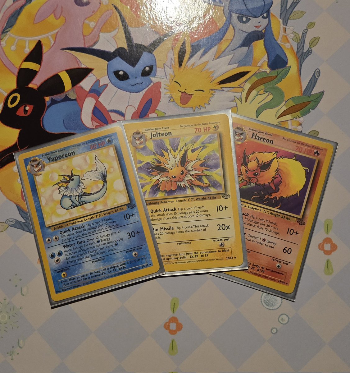 DrippySpace's tweet image. My audience is tiny but want to give back to this amazing community
Giving away these LP non-holo Jungle Eeveelution set! ✨️
To enter:
- Show off your favorite Eeveelution card; old or new
- Retweet and tag a friend 💜