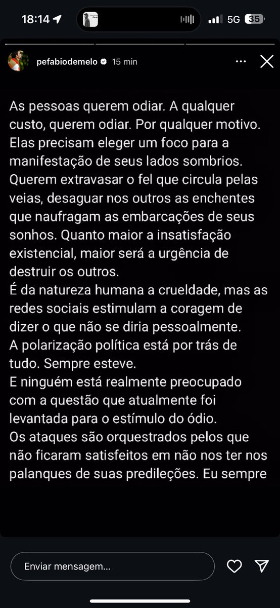 choquei's tweet photo. 🚨AGORA: Com depressão, Padre Fábio de Melo diz que está a “um passo de desistir”.

O religioso está sofrendo uma onda de ataques nas redes sociais, com questionamentos sobre sua santidade e sexualidade. https://t.co/NulARtHwcF