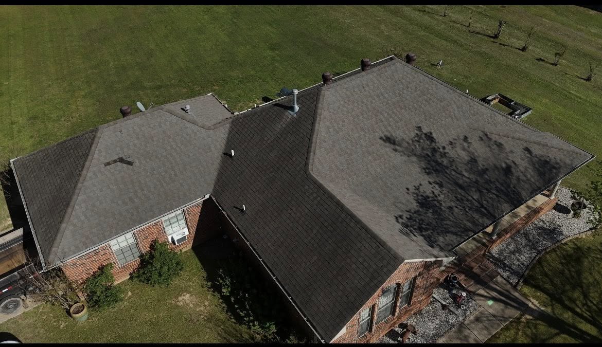 We've never met a Black Oak roof we didn't like, and this latest roof from Millworks Roofing LLC is certainly no exception! This new roof doesn’t just look beautiful — it’s also backed by Class 3 impact protection. Excellent job, Millworks Roofing LLC!

#HomeInspirationIdeas