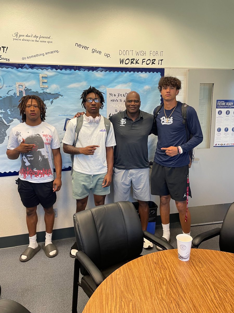 Clovis East Football (@cloviseastfb) on Twitter photo Appreciate <a href="/Nodogsdown_JDW/">JD Williams</a> from Fresno State making the trip out to Clovis East today. Always great having college coaches on campus checking out our guys <a href="/ohiklindz/">Lindsey Graves 3โญ๏ธRB</a> <a href="/OsheaW13/">๐ช๐๐ฝ๐๐ถ โ๐ฎ๐ฝ๐๐๐๐๐๐โ ๐ฒ๐๐ท๐ท ๐ฅโญ๏ธ ๐๐ต</a> <a href="/JamieSpurgeon_/">Jamie Spurgeon</a> These young men are putting in the work, staying coachable, and earning opportunities. Appreciate <a href="/Nodogsdown_JDW/">JD Williams</a> from Fresno State making the trip out to Clovis East today. Always great having college coaches on campus checking out our guys <a href="/ohiklindz/">Lindsey Graves 3โญ๏ธRB</a> <a href="/OsheaW13/">๐ช๐๐ฝ๐๐ถ โ๐ฎ๐ฝ๐๐๐๐๐๐โ ๐ฒ๐๐ท๐ท ๐ฅโญ๏ธ ๐๐ต</a> <a href="/JamieSpurgeon_/">Jamie Spurgeon</a> These young men are putting in the work, staying coachable, and earning opportunities.