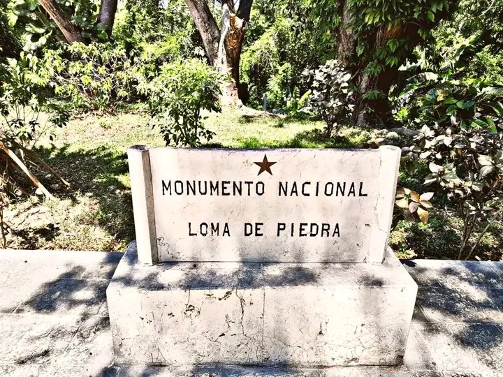fcmbg383960's tweet photo. 😁🛣️🚩 | ¡RECORRIDO REBELDE POST CONGRESO!

✅️Una merecida parada en el Monumento Loma de Piedra. "La tanqueta" utilizada en la Batalla de Guisa, 1958. ??🏔

#FCMB #FEU https://t.co/j6tC8115SV
