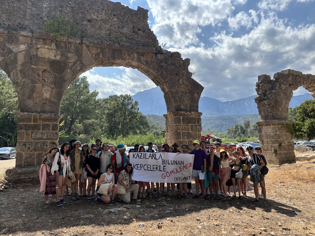 ODTUART's tweet photo. Haftasonu gerçekleştirdiğimiz Doğu Likya gezimizde Phaselis Antik Kenti ve Antalya Arkeoloji Müzesi’ni ziyaret etme fırsatı bulduk. İktidarların, kamusal mekânlar ve mimari üzerinden kendini gösterme biçimi, geçmiş dönemlerin izlerini silme pahasına hep devam etti. - https://t.co/Z7qZOewd5E