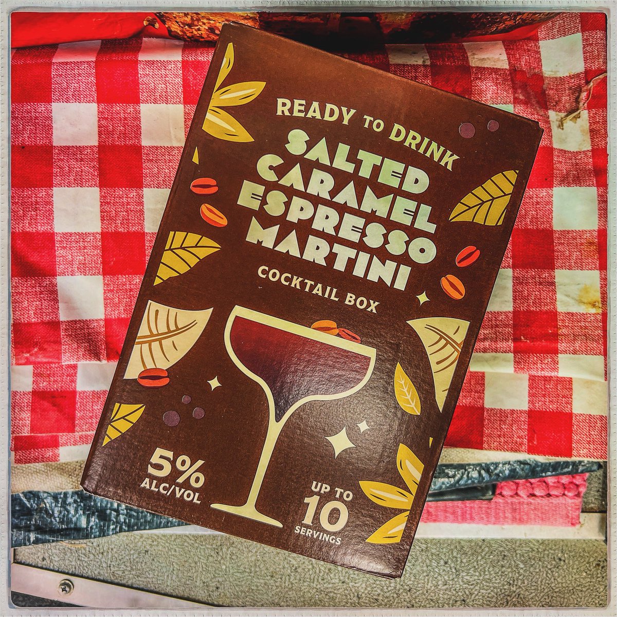 Day 140/365 #photoaday
The food shop didn’t quite stick to the list.
#cocktailsinabox