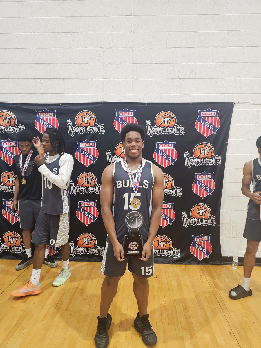MikeShawII's tweet photo. Back to Back Tournaments, Back to Back Champs. Congrats to @byaa.bulls.basketball for winning the Florida -Georgia Border War and Hoopfluence in this past weekend.

@recruiting_apex https://t.co/nZQbQ8uRWS