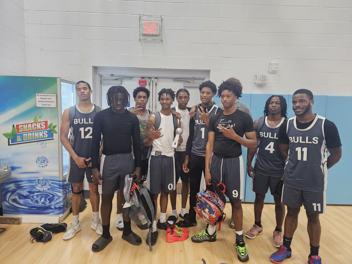 MikeShawII's tweet photo. Back to Back Tournaments, Back to Back Champs. Congrats to @byaa.bulls.basketball for winning the Florida -Georgia Border War and Hoopfluence in this past weekend.

@recruiting_apex https://t.co/nZQbQ8uRWS