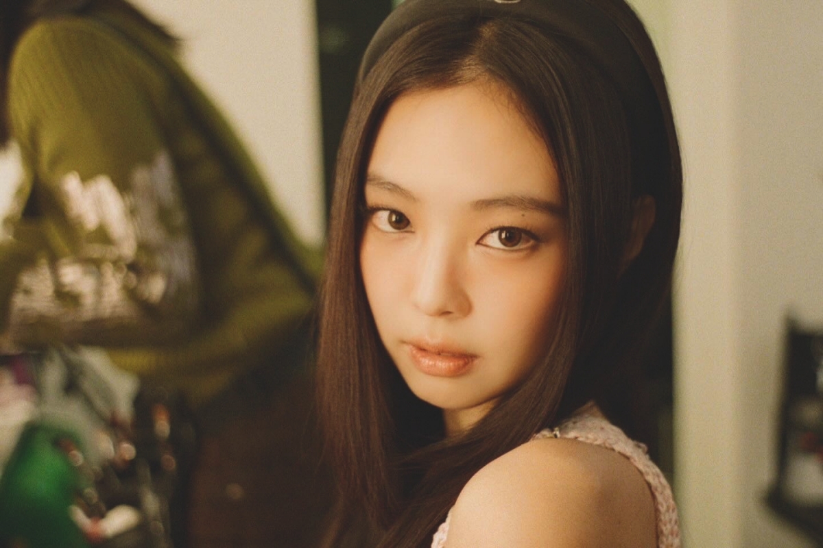 #Jennie Becomes 2nd Female K-Pop Soloist To Chart An Album For 10 Weeks On Billboard 200
soompi.com/article/174638…