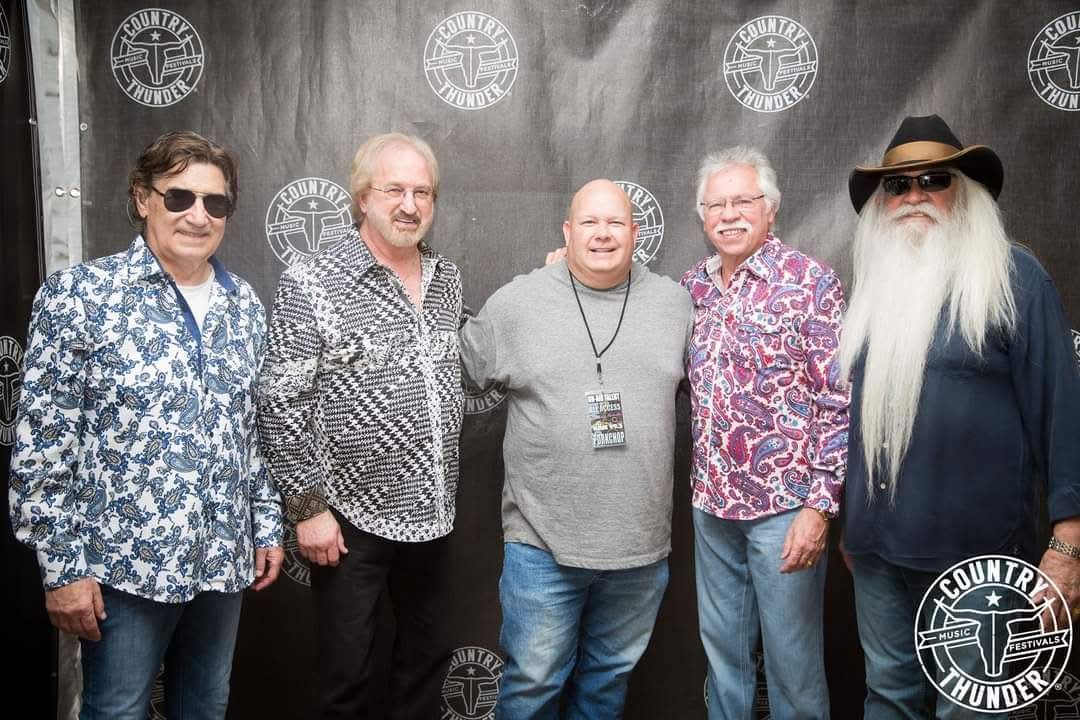Happy Heavenly Bday to the late, great <a href="/joebonsall/">Joe Bonsall</a> of The The <a href="/oakridgeboys/">The Oak Ridge Boys</a>.  Truly one of the good guys.  Joe is pictured to my left...your right.