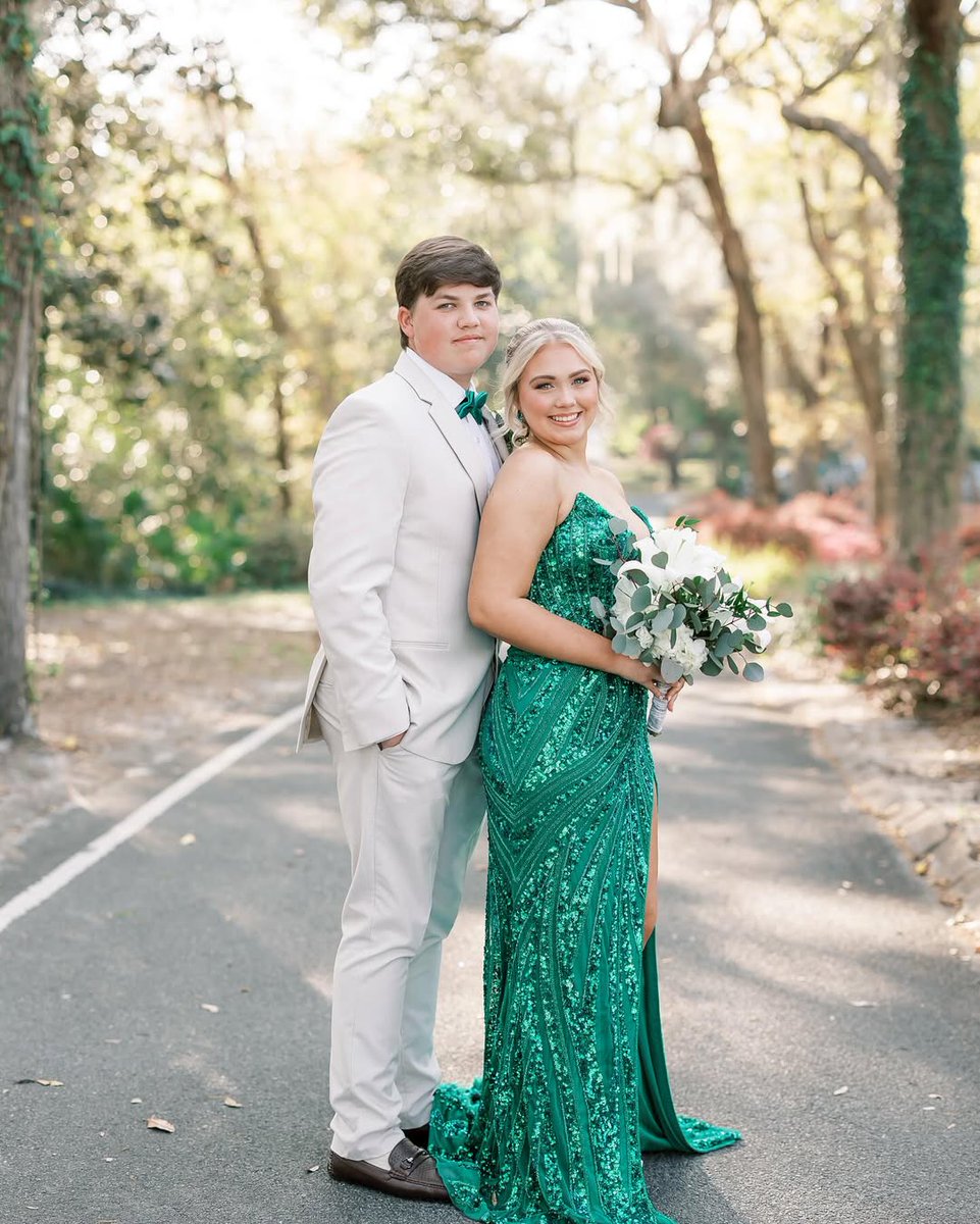 she's giving prom queen 👑💚✨ -- Style 11236
📸: @tessa_leigh