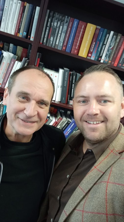 GrbCRmBbAAMxkWB?format=jpg&name=900x900