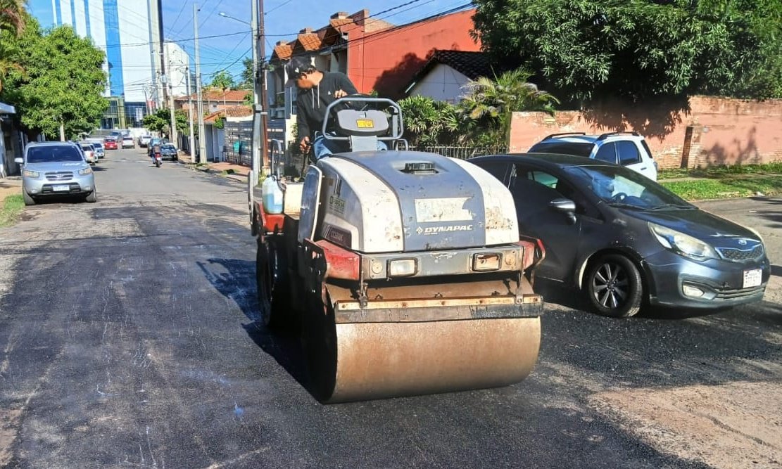 Como todos los días, nuestras cuadrillas de la Dirección de Vialidad, estuvieron realizando diversos trabajos en diferentes puntos de la ciudad 🚧