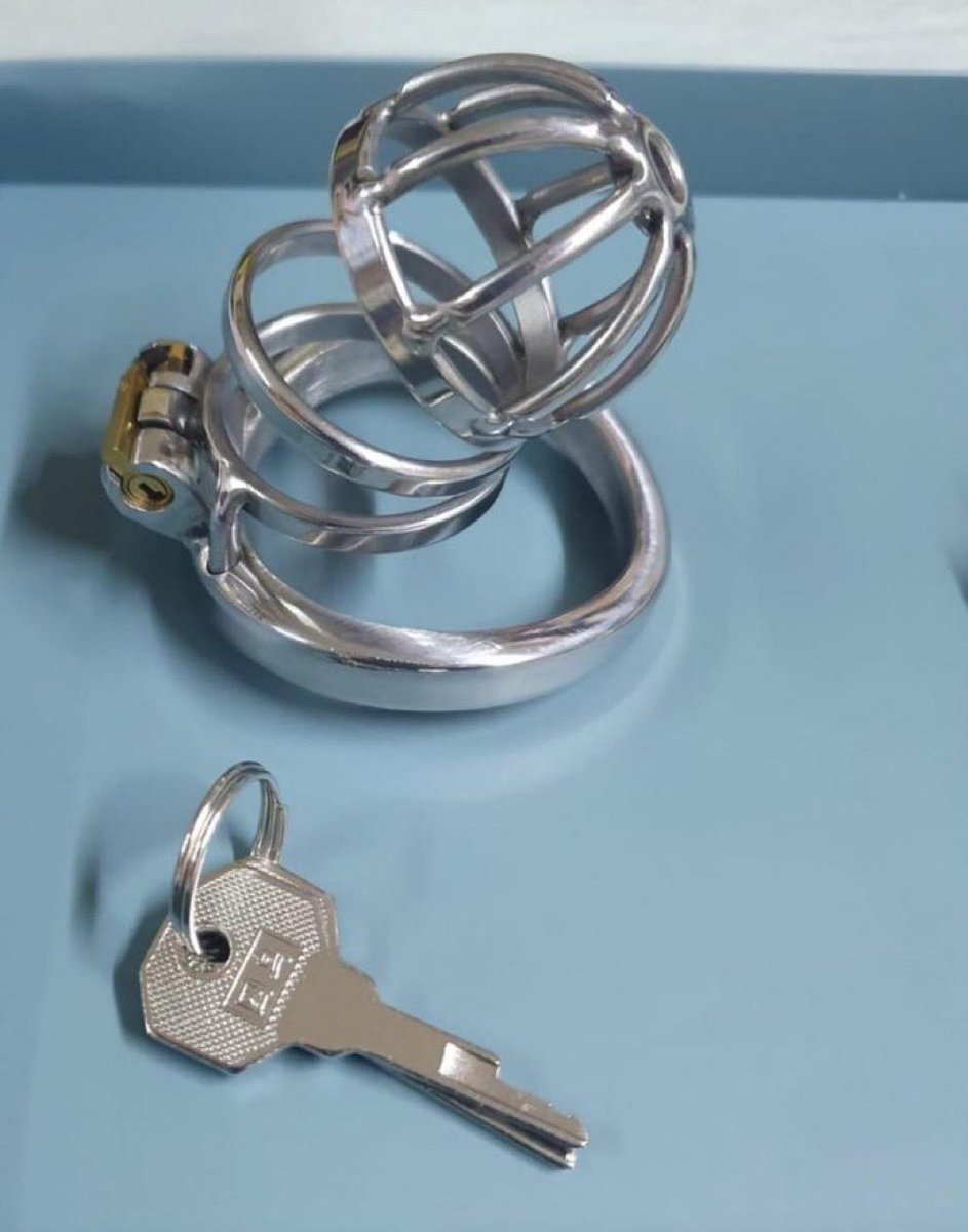 قضيب صناعي 🍆
قفل العفة ☑️