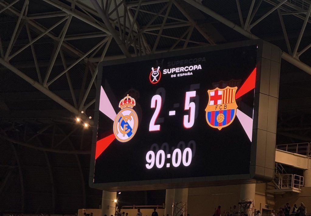 EL_President_'s tweet photo. - الاذلال التاريخي والدعس والاهانة التي قام بها برشلونة بحق نادي النظام الذي كان مجرد جسر عبور بكل نجومه لتحقيق الثلاثية المحلية،

سبب بـ ان يدخلون الميركاتو ويتعاقدون لاعبين لتعويض ما حدث لهم ، مع العلم ان فريقهم اجهز واكمل من البرسا🤣 https://t.co/bYE9NFnu4Y