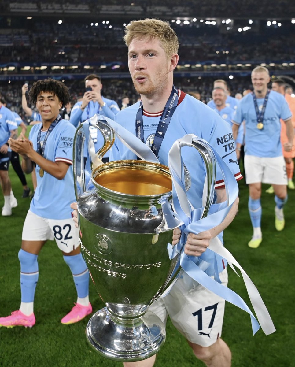 10 years of watching him playing in this team is actually ending now💔

My childhood hero Kevin De Bruyne is leaving I feel like crying 💔 but also proud I have seen him play since the start till the end

Thank You for everything you will always be my legend🩵