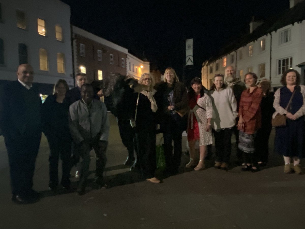 DebbieHolley1's tweet image. ⁦⁦@NTF_Tweet⁩ so how many National Teaching Fellows can you fit on a plinth with a bull….great effort all!!