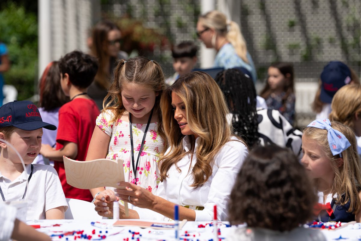 FLOTUS's tweet photo. “It is always special to see children’s creativity and spirit on display, especially here at the White House where so many hardworking men and women support the success of our Nation every day. “ - FLOTUS https://t.co/hEG9aGnyqw