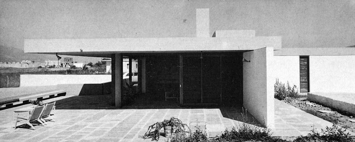 Residencia en Patra, Grecia. Obra proyectada por Nikos Valsamakis entre 1963-65.

#NikosValsamakis #arquitecturamoderna #modernarchitecture 
#movimientomoderno