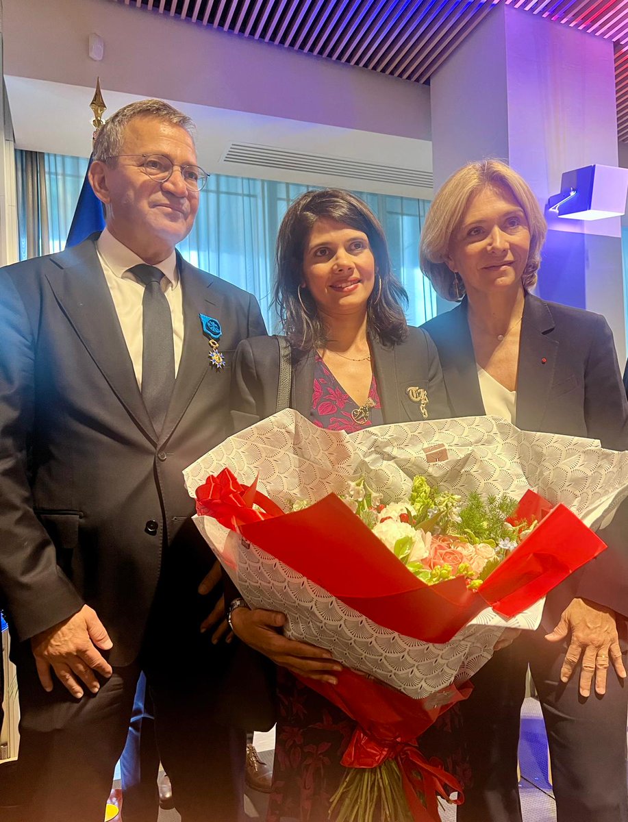 Outremers360 (@outremers360) on Twitter photo Ce mardi soir le vice-président <a href="/karampatrick/">Patrick Karam</a> de la <a href="/iledefrance/">Région Île-de-France</a> a été fait Officier de l'ordre National du médaille par la Présidente <a href="/vpecresse/">Valérie Pécresse</a> en présence du Président Nicolas Sarkozy, du ministre <a href="/BrunoRetailleau/">Bruno Retailleau</a>, d'anciens ministres, de parlementaires et politiques, Ce mardi soir le vice-président <a href="/karampatrick/">Patrick Karam</a> de la <a href="/iledefrance/">Région Île-de-France</a> a été fait Officier de l'ordre National du médaille par la Présidente <a href="/vpecresse/">Valérie Pécresse</a> en présence du Président Nicolas Sarkozy, du ministre <a href="/BrunoRetailleau/">Bruno Retailleau</a>, d'anciens ministres, de parlementaires et politiques,