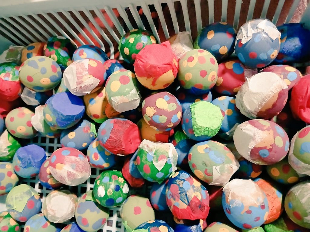 Y recuerden amiguitos que aquí vendemos de todo 😁
Le tenemos 
Romero $3
Falsa Uva $2
Albahaca Criolla $2 
Y huevitos con confeti a $0.25 c/u 

Me ayudan comprando y con su valiosisimo RT