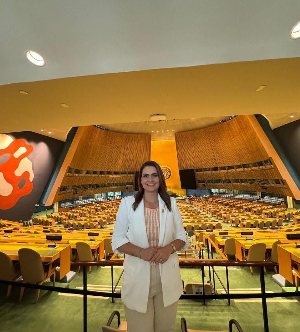 LorenaAlfaroG's tweet photo. ¡𝐐𝐮é 𝐨𝐫𝐠𝐮𝐥𝐥𝐨 𝐪𝐮𝐞 𝐦𝐢 𝐡𝐞𝐫𝐦𝐚𝐧𝐚 @valerialfarog, 𝐦𝐞 𝐫𝐞𝐩𝐫𝐞𝐬𝐞𝐧𝐭𝐚𝐫𝐚 𝐞𝐧 𝐥𝐚 𝐎𝐍𝐔!

Ahí compartió, frente a líderes de todo el mundo, las buenas prácticas de nuestra estrategia '𝐑𝐞𝐝𝐞𝐬 𝐲 𝐄𝐬𝐩𝐚𝐜𝐢𝐨𝐬 𝐝𝐞 𝐏𝐚𝐳'. 🕊️

#IrapuatoEnLaONU https://t.co/EdNbMxj4WO