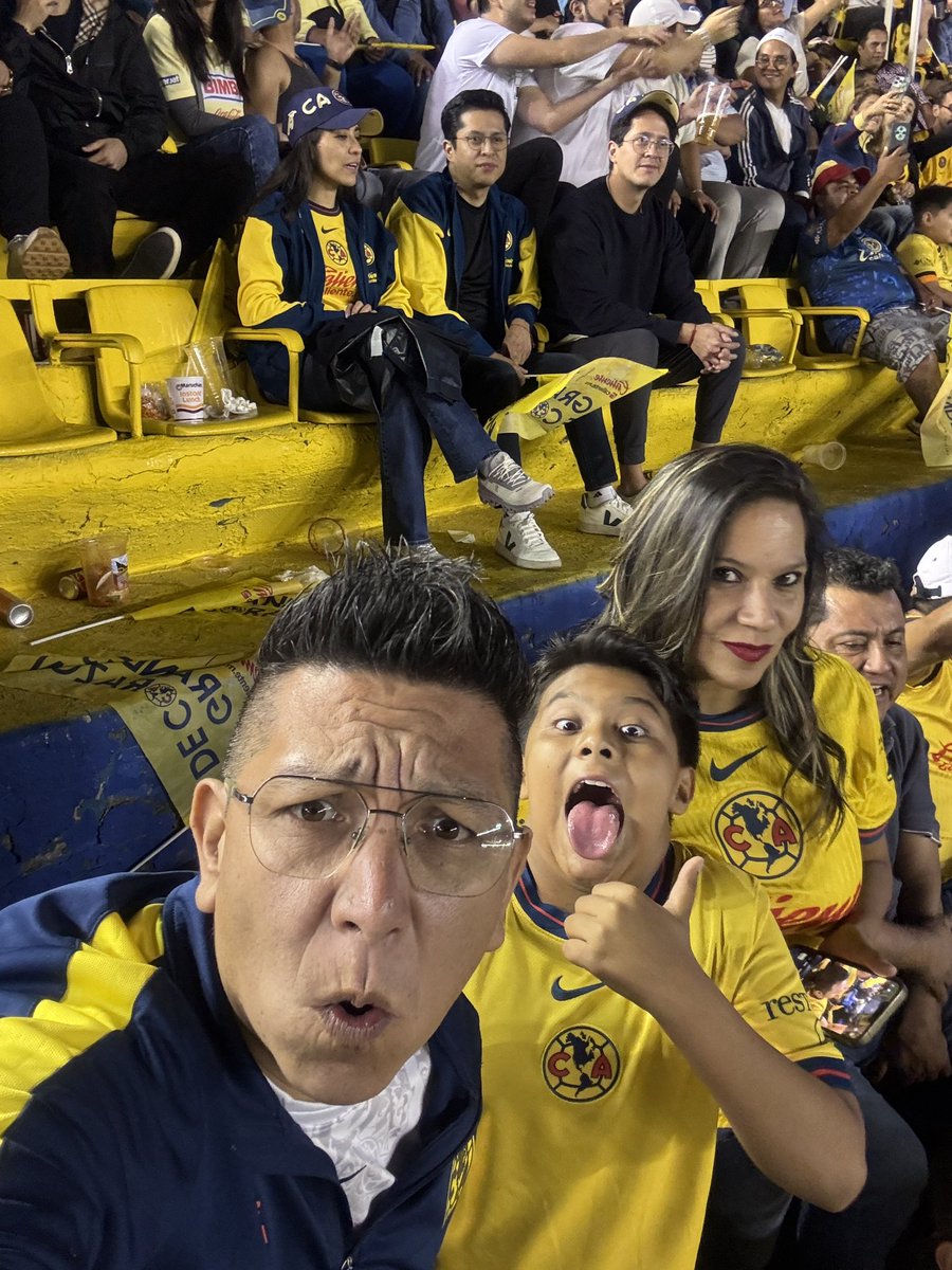Capsolis85's tweet photo. @ClubAmerica @calientesports Nuestro jugador favorito el mismísimo Señor de la Noche Luis Angel Malagon
#MasAccionMasDiversion https://t.co/euPbi1d1WT