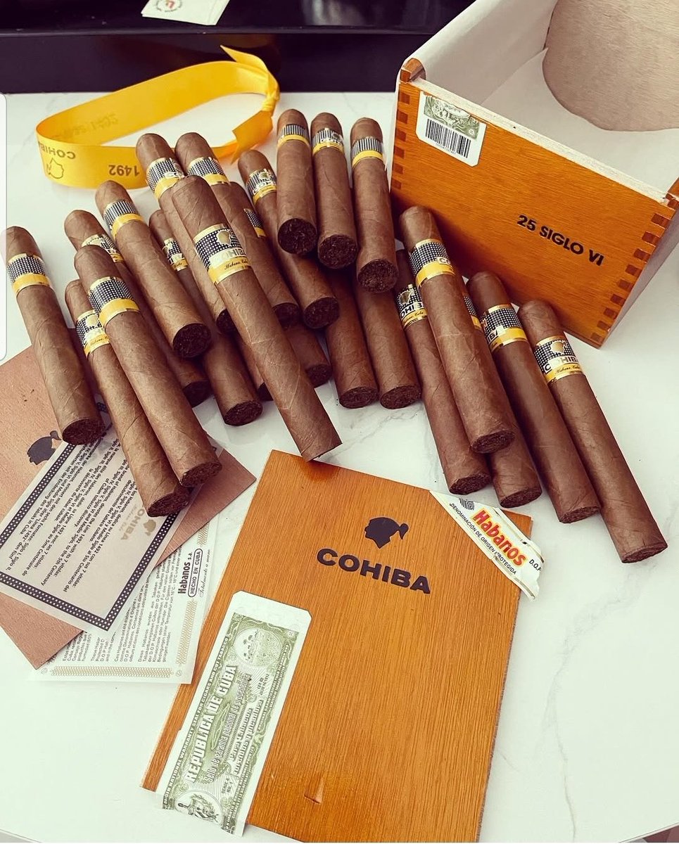 Jennifercigars's tweet photo. My today's collection cohiba siglo vi. Where are my Cuban lovers? Like ,share and comment what yiu think about this amazing cigar https://t.co/rEZyiV0aOl