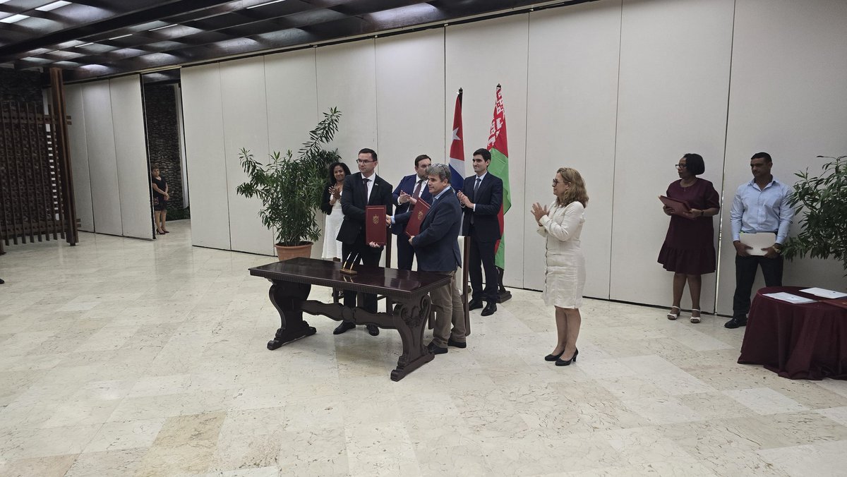 Eulogio Pimentel Vázquez (@pimentvazquez) on Twitter photo Se clausura la XII Sesión de la Comisión Intergubernamental Cuba-Belarus. <a href="/BioCubaFarma/">BioCubaFarma</a> presente con varios proyectos, incluyendo el de la primera empresa mixta en este sector entre ambos países. Al finalizar, el <a href="/cim_cuba/">CIM Centro de Inmunología Molecular</a> firmó un contrato comercial con la empresa Belresursy. Se clausura la XII Sesión de la Comisión Intergubernamental Cuba-Belarus. <a href="/BioCubaFarma/">BioCubaFarma</a> presente con varios proyectos, incluyendo el de la primera empresa mixta en este sector entre ambos países. Al finalizar, el <a href="/cim_cuba/">CIM Centro de Inmunología Molecular</a> firmó un contrato comercial con la empresa Belresursy.