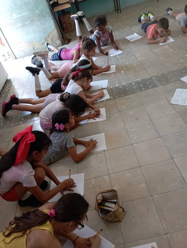 YMarquezSanchez's tweet photo. Actividades desarrolladas por nuestros Instructores de arte y sus unidades artísticas en las instituciones educativas para hacerle frente al consumo de drogas.
#MiBrigadaSigueAquí
#NoALasDrogas
 #EducaciónFreyre
@DPEHolguin
@CubaMined 
 
@CubaMined https://t.co/3sk7PB5Zi3