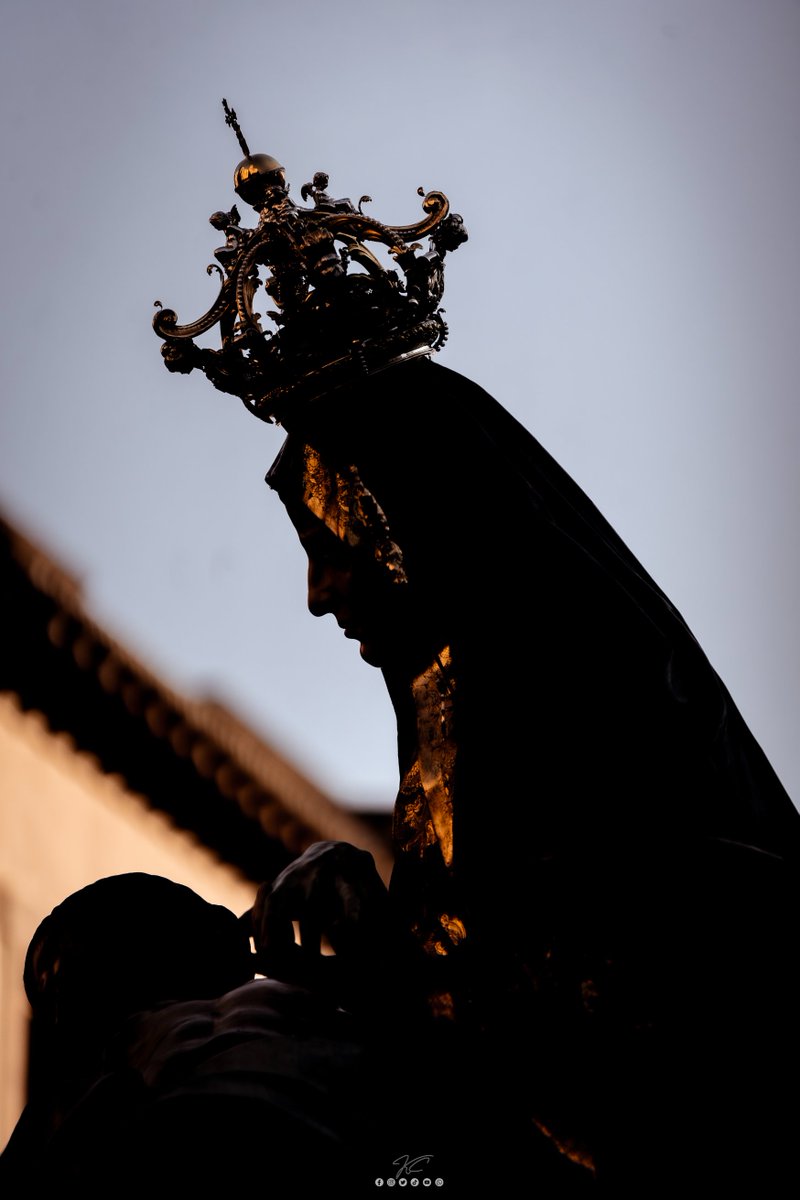 kikecofrade1's tweet photo. 𝙏𝙧𝙖𝙨𝙡𝙖𝙙𝙤 𝙙𝙚 𝙡𝙖 @Hdad_Alhambra  𝙖 𝙎𝙖𝙣 𝙅𝙪𝙖𝙣 𝙙𝙚 𝘿𝙞𝙤𝙨

Y en una tarde mágica, bajó Nuestra Señora de las Angustias de Santa María de la Alhambra. Dejándonos momentos únicos.

Le acompañó musicalmente @DespojadoGR https://t.co/mxcrhfJ7mJ